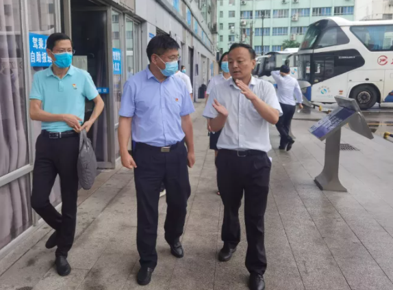 張小平一行督導都市城際公交安全、文明創(chuàng)建、疫情防控及黨史學習教育工作