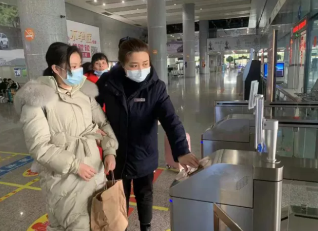 愛心接力,閉環(huán)服務(wù),助盲人旅客回家