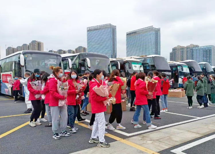 九江長運:共青公司順利完成運送援昌醫(yī)護人員返贛任務(wù)