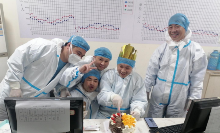 都市城際公交 定制客運(yùn)分公司為堅(jiān)守崗位的黨員過一個別樣的生日