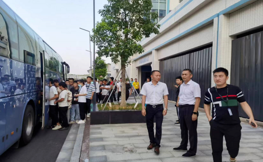 吉安長運:創(chuàng)新經(jīng)營模式 做強通勤業(yè)務