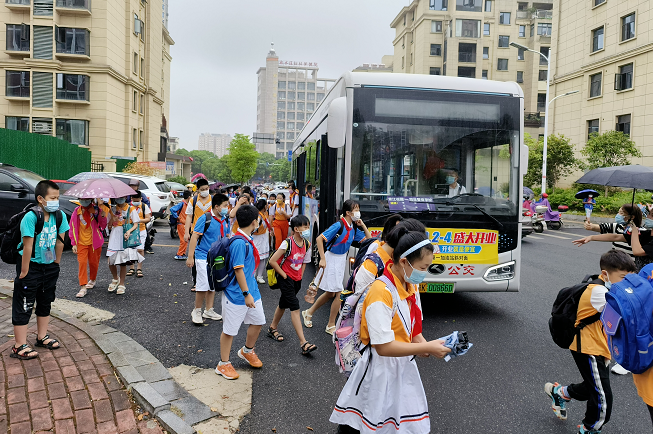 新余公交:開(kāi)學(xué)季 校園直通車(chē)進(jìn)小區(qū)