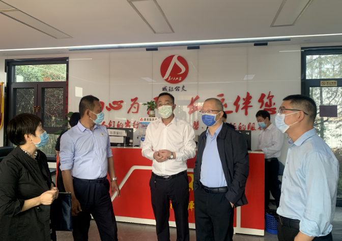 都市城際公交:省交通運(yùn)輸廳領(lǐng)導(dǎo)調(diào)研瑤湖西驛站、新洪大客運(yùn)驛站生產(chǎn)經(jīng)營