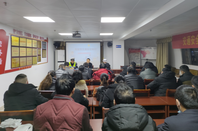 撫州長運:交通課堂進企業(yè) 文明安全伴我行