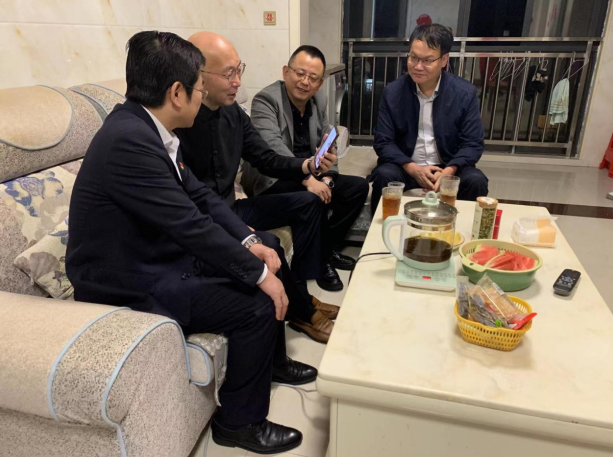 廉政家訪敘家常 溫情廉語暖人心