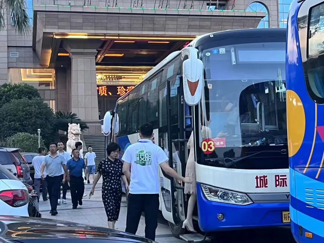 撫州長(zhǎng)運(yùn):廣昌分公司圓滿完成蓮花節(jié)嘉賓運(yùn)輸任務(wù)
