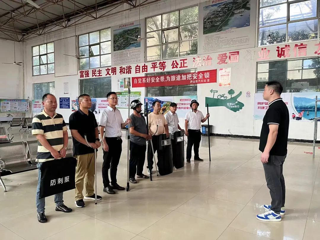 九江長(zhǎng)運(yùn):廬山公交開(kāi)展反恐防暴應(yīng)急演練
