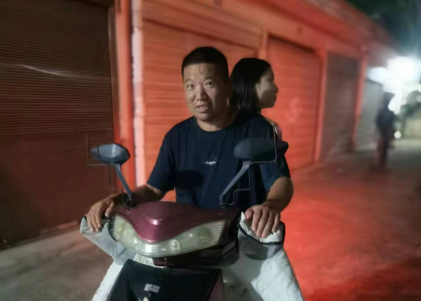 景德鎮(zhèn)長運:小女生晚班車錯過站 駕駛員電動車送回家