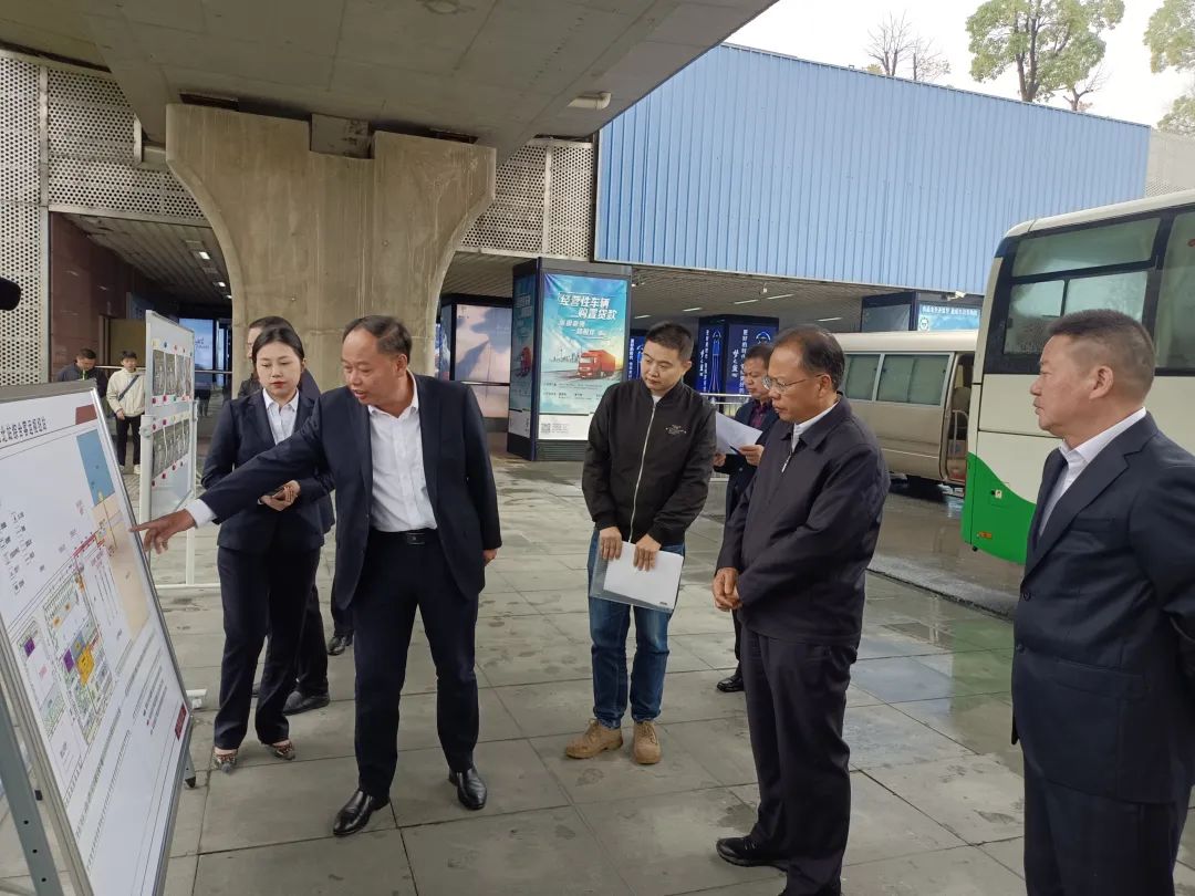 鷹潭公交:鷹潭市領導調(diào)研鷹潭公交場站規(guī)劃使用及線路運營情況