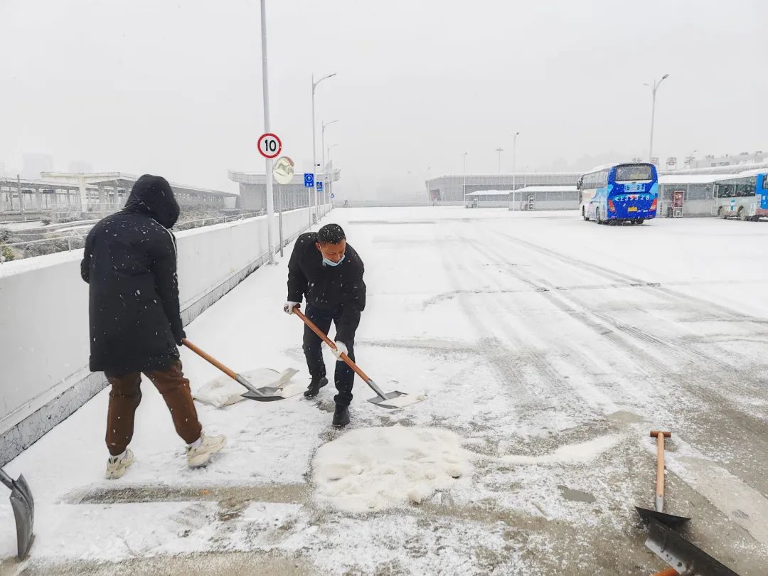 馬鞍山長客:大雪寒潮 溫暖護(hù)航