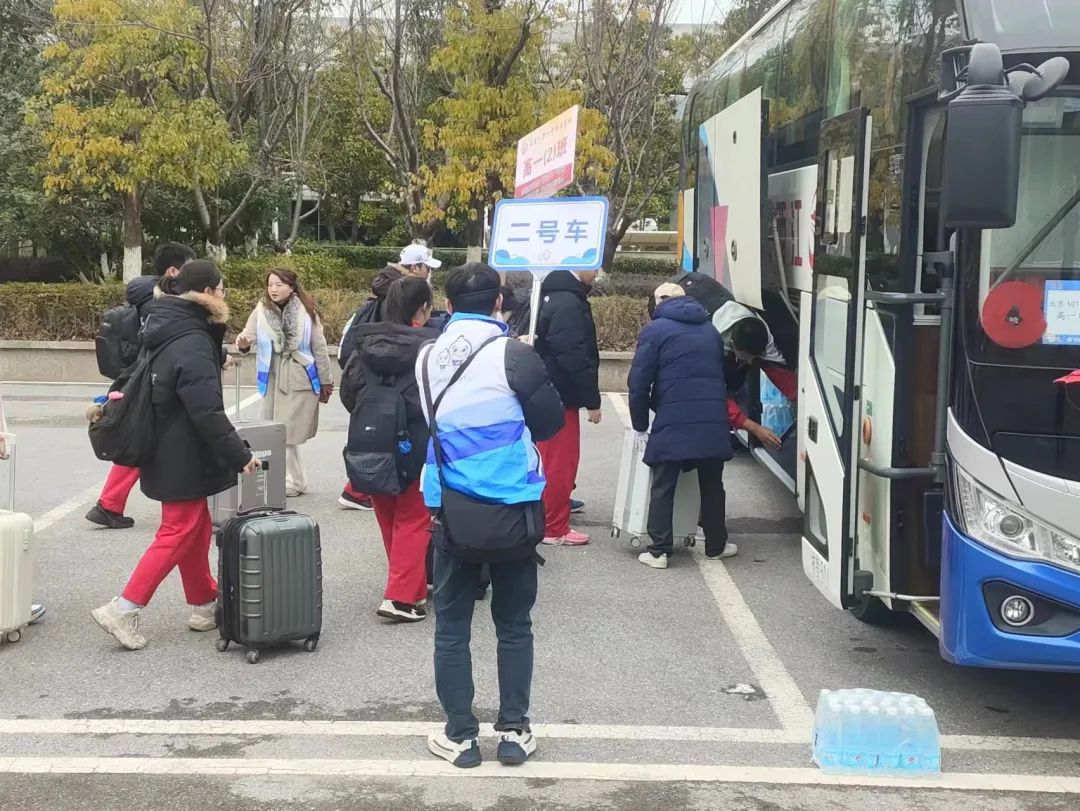 都市城際公交:開(kāi)張大吉!新車首單大型包車業(yè)務(wù)順利啟航