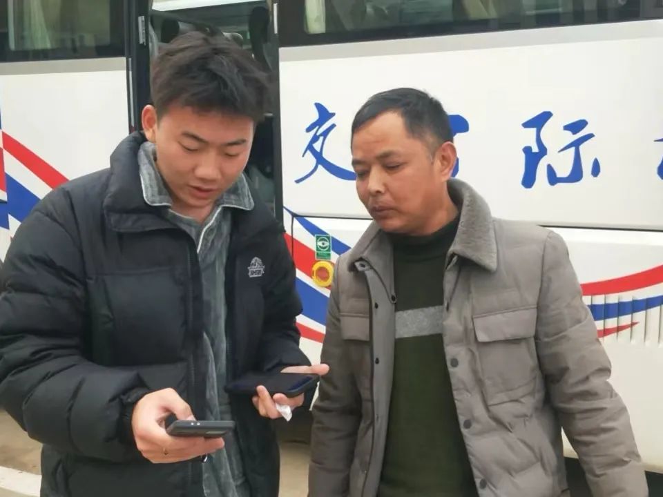 都市城際公交:駕駛員拾機不昧 彰顯美好品德