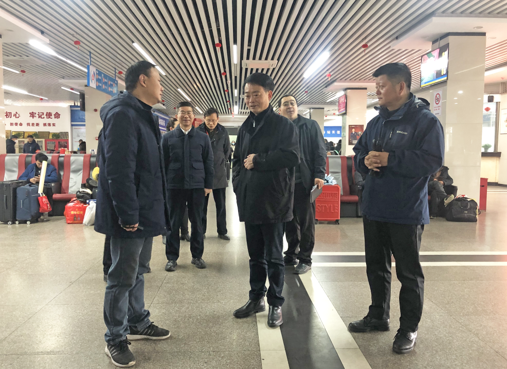 都市城際公交:南昌市國資委領(lǐng)導(dǎo)督查徐坊客運(yùn)站春運(yùn)工作