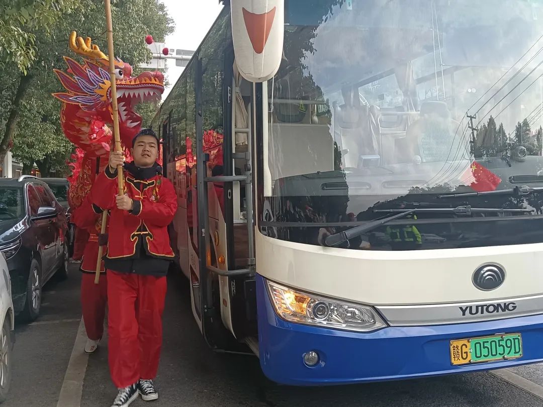 九江長運(yùn):永修公司助力永修縣舞龍燈會(huì)活動(dòng)