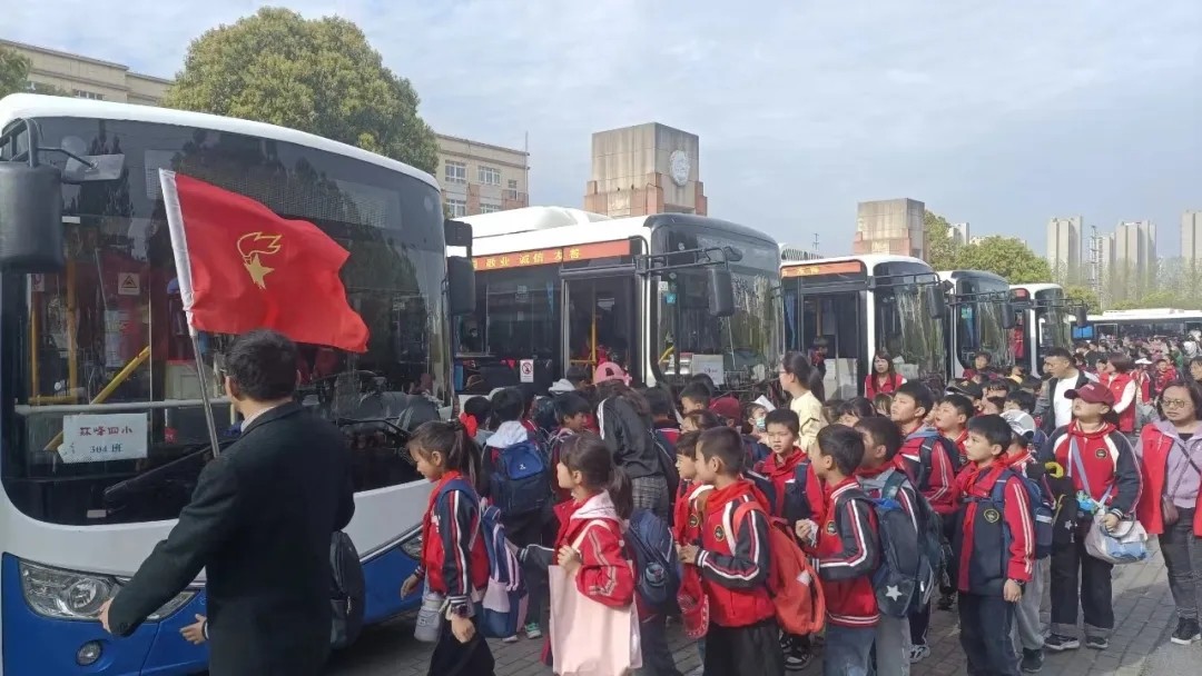 馬鞍山長客:含山長運(yùn)助力環(huán)峰第四小學(xué)春游活動(dòng)圓滿成功