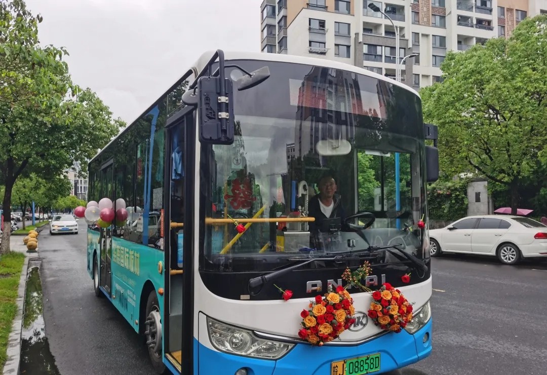 黃山長(zhǎng)運(yùn):城際公交首次開展公交定制婚車服務(wù)