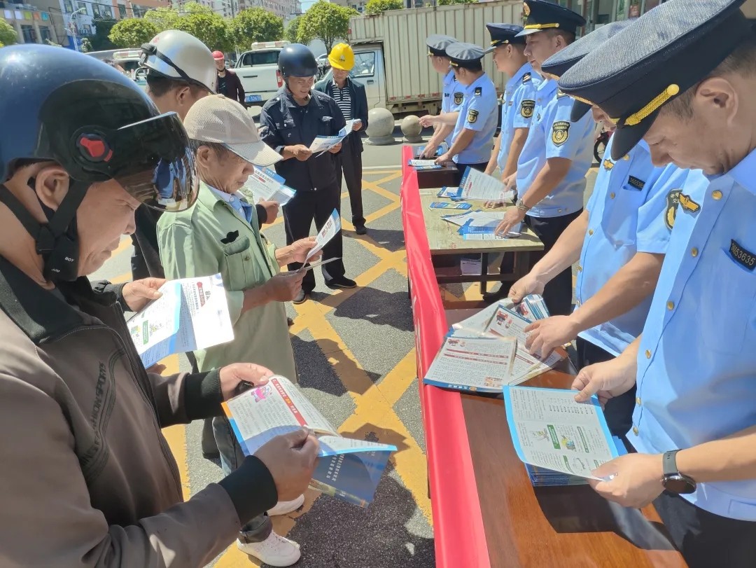 上饒汽運(yùn) 開展“保障公路暢通 服務(wù)人民出行”主題宣傳活動(dòng)