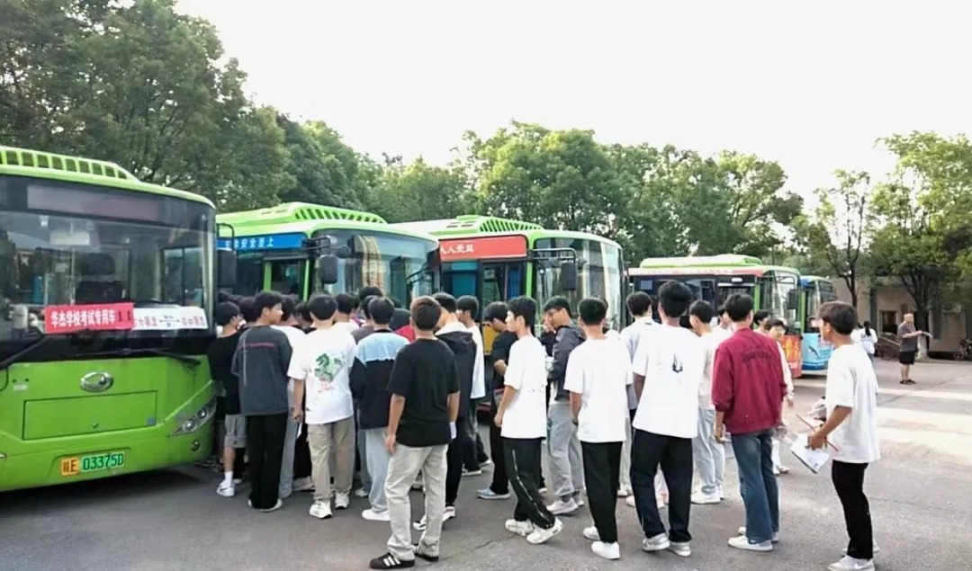 上饒汽運(yùn):萬(wàn)年公交圓滿完成學(xué)業(yè)水平測(cè)試運(yùn)輸工作