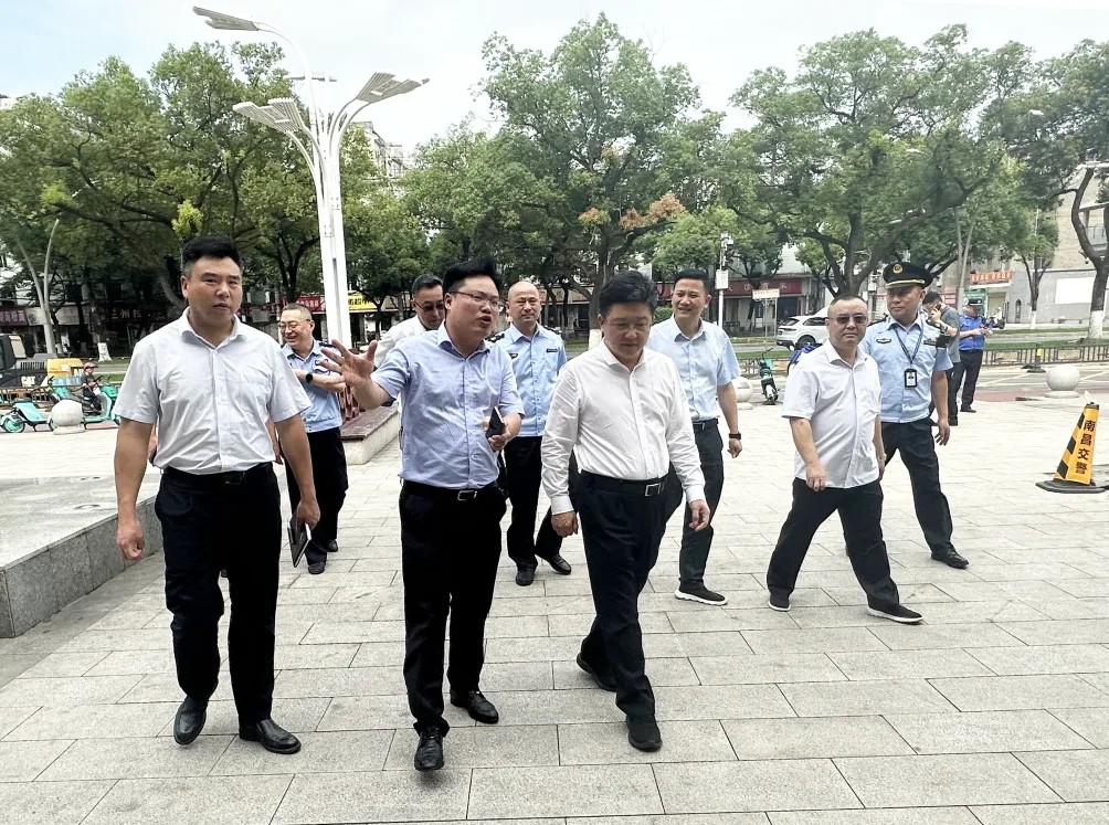 都市城際公交:青云譜區(qū)領(lǐng)導深入徐坊客運站督導檢查安全生產(chǎn)工作