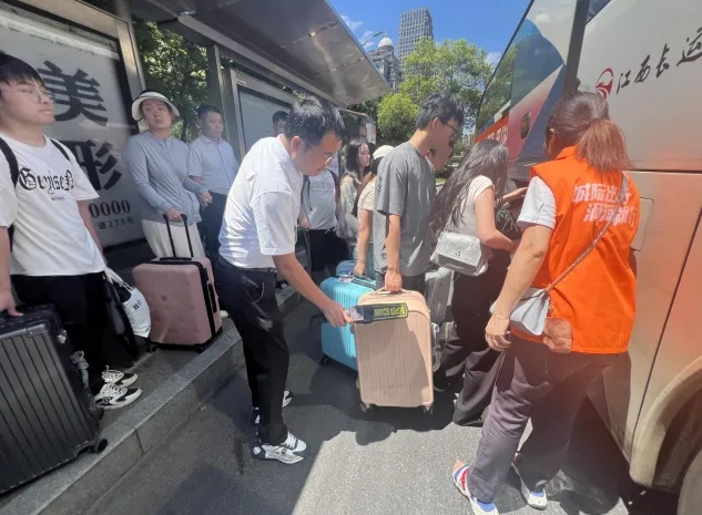 都市城際公交:開通4條站點巴士線路 增設(shè)客運驛站 暑運完美收官